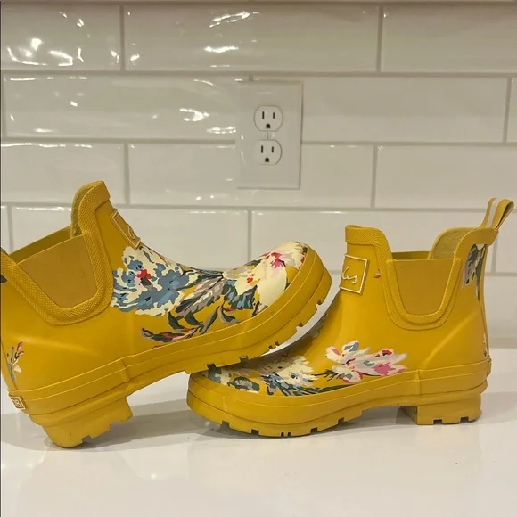 Joules Yellow Floral Ankle Rain Boots - Picture 7 of 8